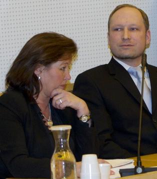 - Skj�nner ikke hvorfor de skal se p� at han skriver og trener