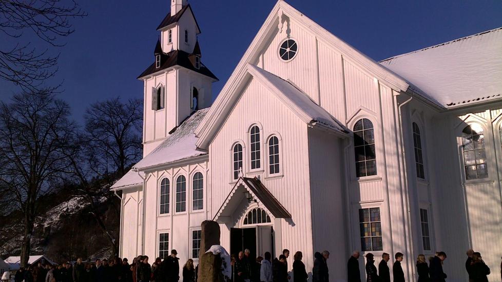EN TRIST DAG:  I dag er venner og familie samlet i S�gne kirke for � ta favel med Anders. Foto: Anders Gr�nneberg
