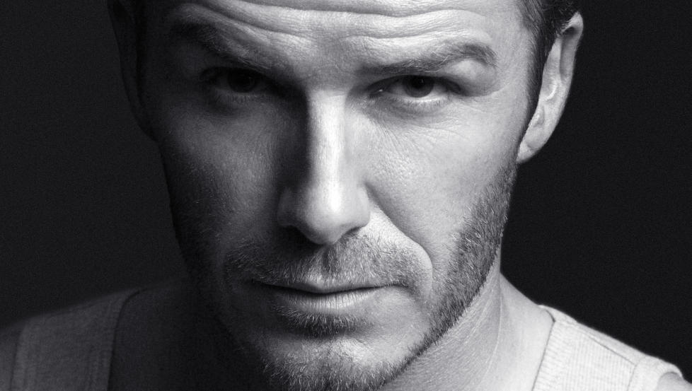 BLE UTVIST: David Beckham fikk erfare dommerens r�de kort, da han protesterte under en fotballkamp for sju�ringer. Foto: Stella Pictures