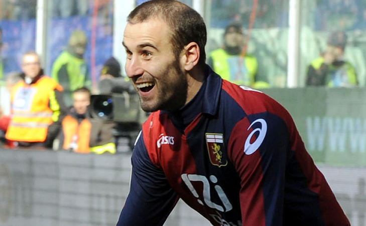 M�LMASKIN: Rodrigo Palacio har scoret sju m�l p� de siste fem kampene. Her feirer han dr�mmetreffet p� 30-�rsdagen s�ndag.  Foto: Francesco Pecoraro, AP/Scanpix