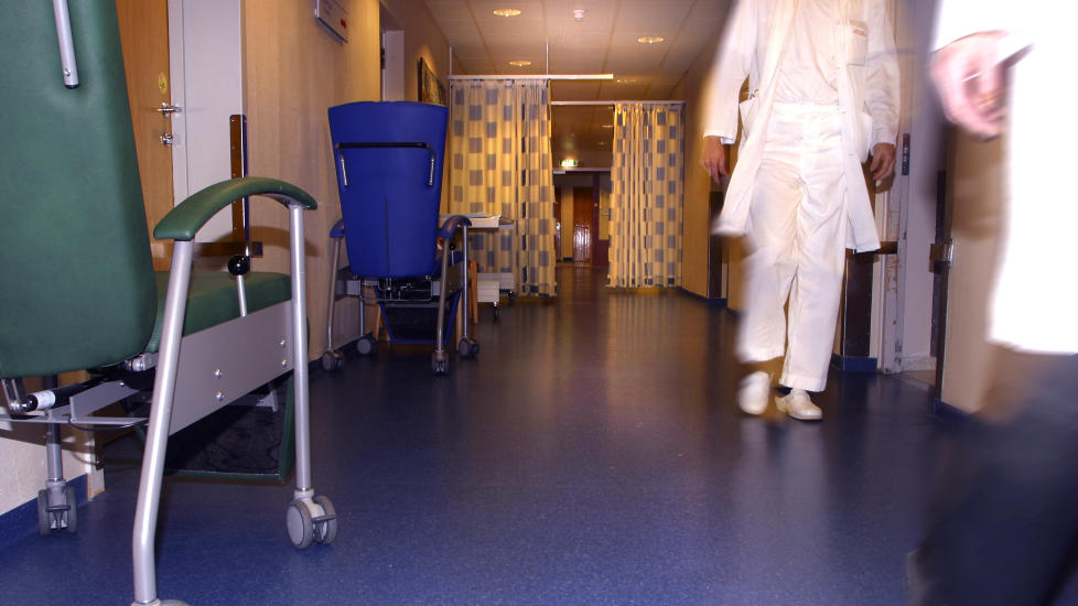  LEGEVEGRING:  Har du studert ved universitet eller h�yskole? Da er sjansen stor for at du opps�ker legen sjeldnere enn de uten utdanning. 
Foto: Scanpix
