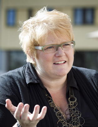 - Regjeringen endrer spillereglene underveis