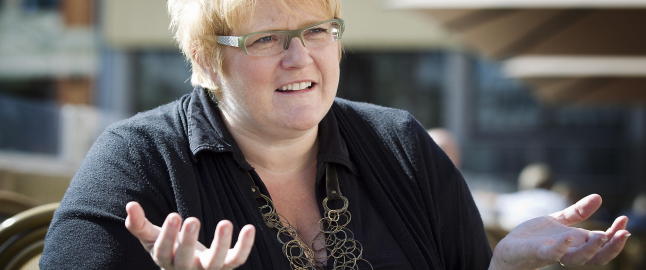 - Regjeringen endrer spillereglene underveis