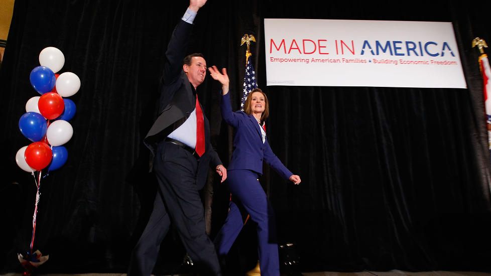 SYMBOLSK VALG: Rick Santorum gikk av med en trippelseier i natt. Foto:  Whitney Curtis /Getty Images/AFP/Scanpix
