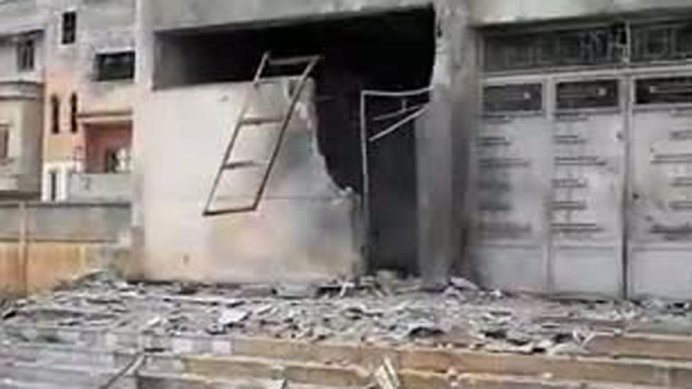UTBOMBET: Dette bildet, fra en YouTube-video, viser skader p� en bygning i byen Homs. Foto: AFP