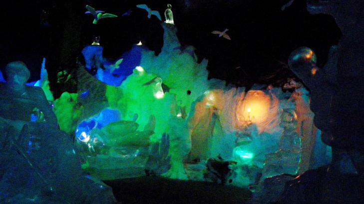 MAGIC ICE: Lofoten gjenskapt i is og farger. Foto: Kirsten M. Buzzi