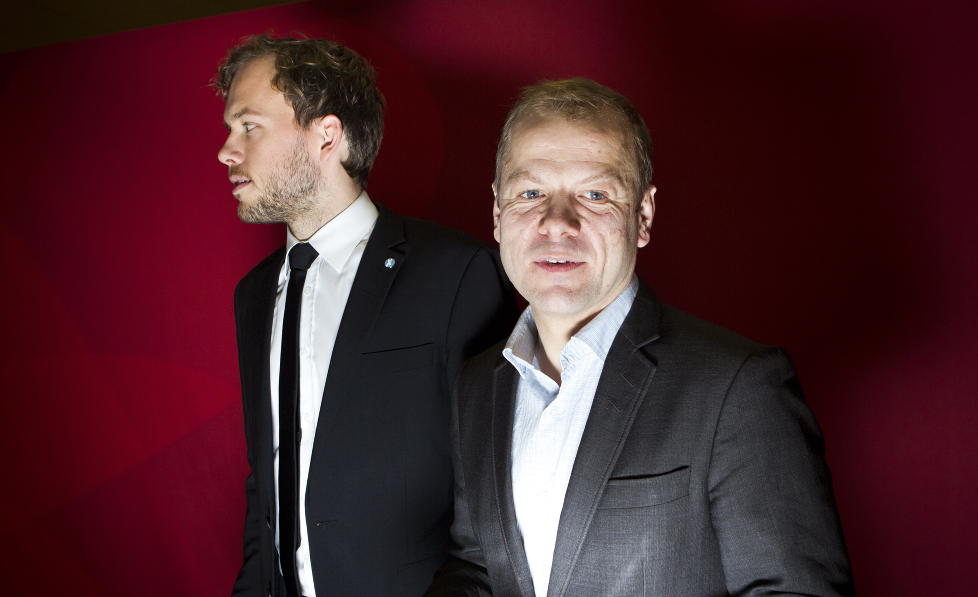 TAPER EGET FYLKESLAG: En oversikt fra Oslo SV viser at Heikki Holm�s trolig ikke vil f� st�tte fra sitt eget fylkeslag. Den tidligere lederen i Oslo SV m� t�le � se at et stort flertall av lokallagene i Oslo SV g�r inn for at Audun Lysbakken skal bli partiets neste leder. Her er de to fra SVs landsstyrem�te f�r jul. Foto: Heiko Junge / Scanpix