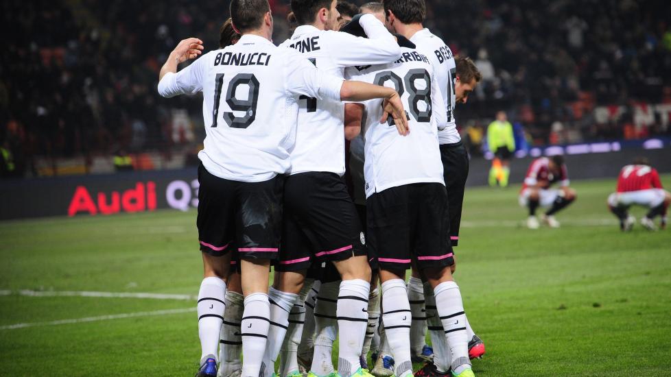 FINT UTGANGSPUNKT: Forsvareren Jos� Martin Caceres ble Juventus-helt i cupens semifinale onsdag. Hans dobbel ga 2-1 borte over Milan. Foto: AFP PHOTO / GIUSEPPE CACACE