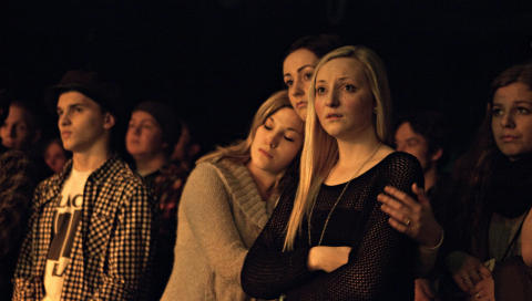PREGET: Publikum ble preget av minneh�ytiden. Foto: Anders Gr�nneberg
