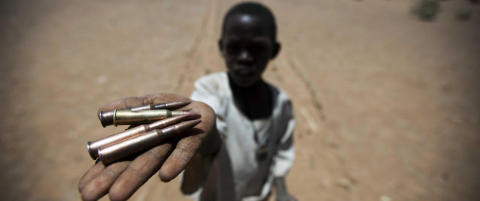 - Russland og Kina forsyner Darfur med våpen