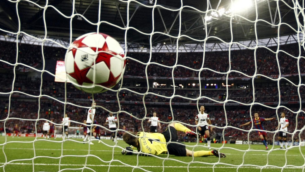TOPP TO: Lionel Messi scoret et av m�lene da Barcelona slo Manchester United og vant Champions League i mai. Ogs� p� den kommersielle siden er Barcelona bedre enn britene. Foto: REUTERS/Eddie Keogh (BRITAIN  - Tags: SPORT SOCCER)