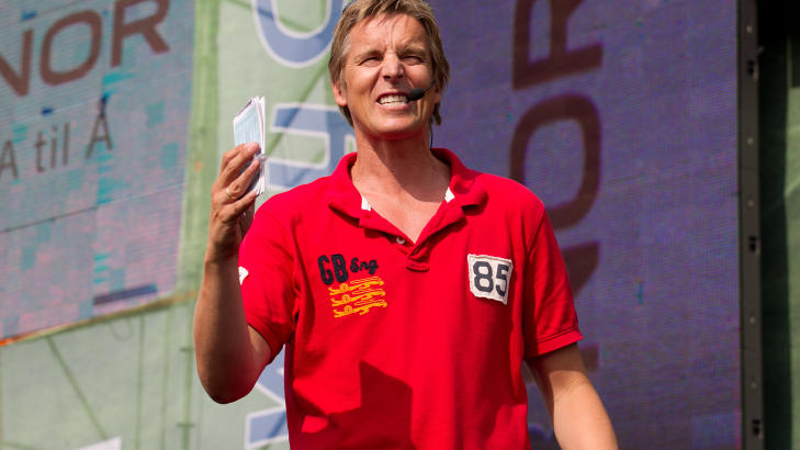LOKAL HELT: Jan �ge Fj�rtoft ble kultfigur i Frankfurt etter at han scoret et avgj�rende m�l i 1999. Han �nsket Mette-Marit velkommen til byen. Foto: Stella Pictures