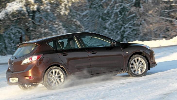 KJ�RER BRA: Mazda3 byr p� underholdende veiegenskaper b�de p� sommer- og vinterf�re. FOTO: Egil Nordlien HM Foto