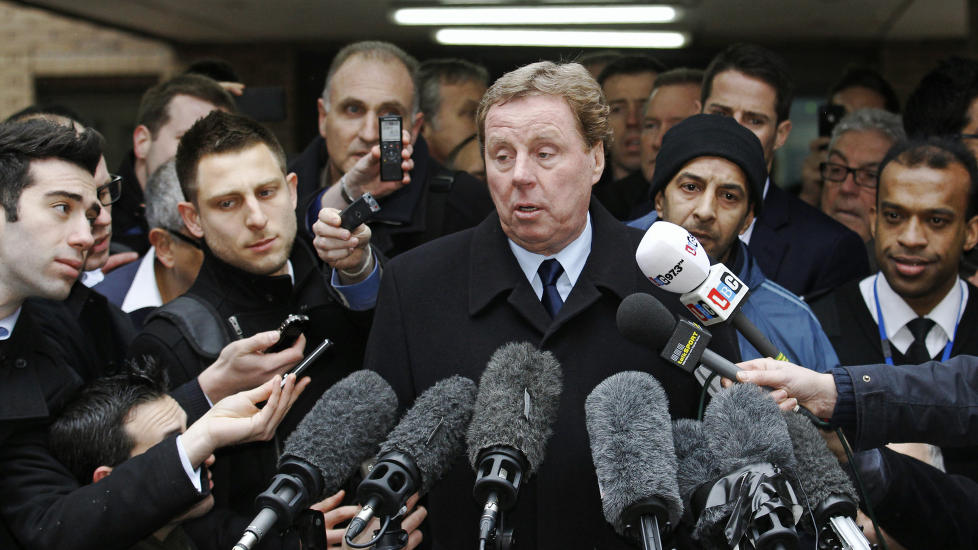 FAVORITT: S� og si alle tror Tottenham-manager er den fremste kandidaten til � overta jobben som landslagssjef for England. Selv hevder han at han ikke har tenkt tanken. Her utenfor retten der han i g�r ble frikjent for skattesvik - noen timer f�r Fabio Capello sa opp. Foto: Luke MacGregor, Reuters/Scanpix