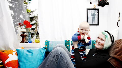LYKKEBARNET: &mdash;Jeg har forandret meg veldig etter at jeg fikk Timian. For f�rste gang i livet f�ler jeg ro, sier Birgitte Moe (36).Foto: Kristin Svorte