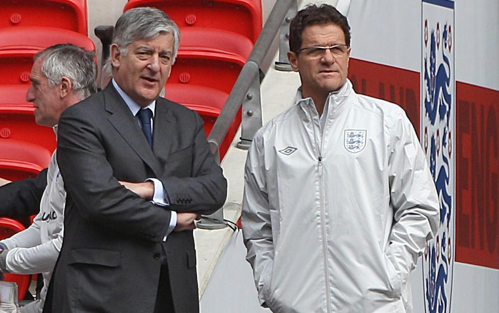 INGEN KONFLIKT: Fotballpresident David Bernstein (t.v.) tilbakeviser at det var ondt blod da FA i g�r skilte lag med landslagstrener Fabio Capello. Foto: SCANPIX/AP Photo/PA, Nick Potts