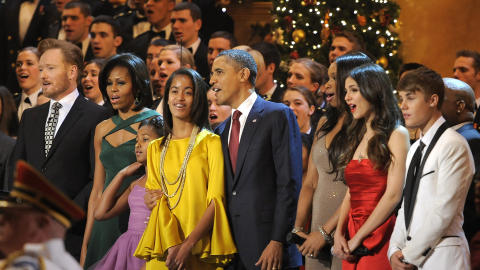 MUSIKKGLADE: Det kan tyde p� at Obama-familien h�rer p� alt fra Wilco til Ricky Martin n�r de spiller musikk hjemme i Det hvite hus. . Foto: Stella Pictures