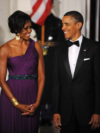 ROMANTISK: Kanskje setter Obama p� Jennifer Hudsons �Love You I Do� n�r han er i det romantiske hj�rnet? Foto: Stella Pictures