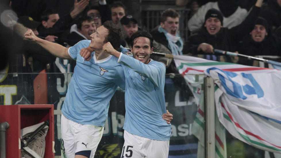 MATCHVINNER: Libor Kozak (t.v.) scoret Lazios tredje m�let da vertene snudde 0-2 til  3-2 hjemme mot Cesena.Foto: SCANPIX/AP Photo/Gregorio Borgia
