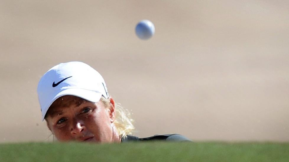 BAKLEKSA: Suzann Pettersen gikk tredje runde av Australian Open i golf l�rdag p� 74 slag. Den norske golfprofilen ligger som nummer 31 sammenlagt. Foto: EPA / Joe Castro / Scanpix
