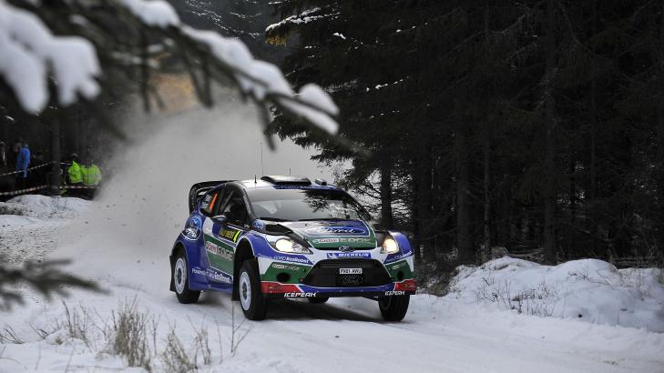 I FARTA: Petter Solberg overbeviste stort i sin Ford Fiesta WRC i dag tidlig i VM-runden i Sverige, s� bommet han og mistet 15 sekunder. Foto: AP/Micke Fransson/SCANPIX