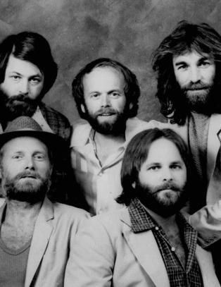 The Beach Boys lover «Good Vibrations» på scenen