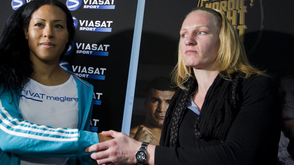 KVINNELIG MIKE TYSON? Etter at Anne-Sophine Mathis slo ut Holly Holm p� knock-out i Holms hjemmearena er det ikke bare Cecilia Br�khus sine belter som st�r p� spill n�r de to m�tes. Foto: Berit Roald / Scanpix