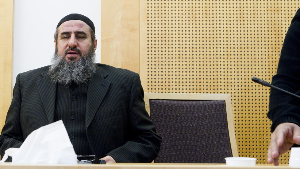 TILTALT: Mullah Krekar, her under et rettslig avh�r i saken i fjor, m� i Oslo tingrett i neste uke svare for trusler mot Erna Solberg og flere andre personer.
Foto: Berit Roald / Scanpix