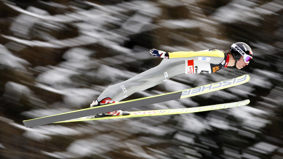 BEST AV DE NORSKE: Rune Velta ble nummer tre i kvalifiseringen etter et hopp p� 137,5 meter. Foto: Giampiero Sposito/REUTERS/SCANPIX
