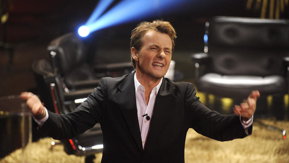 TIL LONDON: Fredrik Skavlan vil tiltrekke seg de st�rste stjernene til talkshowet sitt n�r han utvider avtalen med NRK og SVT med ytterligere to �r. Derfor kommer deler av innspillingen til � flyttes til Sverige. 
Foto: Scanpix