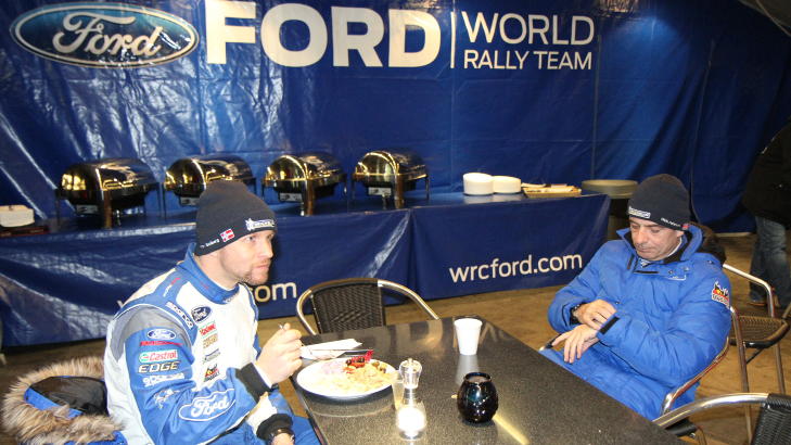 GLADLAKS: Petter Solberg var storforn�yd med kj�ringen i dag. Foto: Roy Wahlstr�m/DAGBLADET