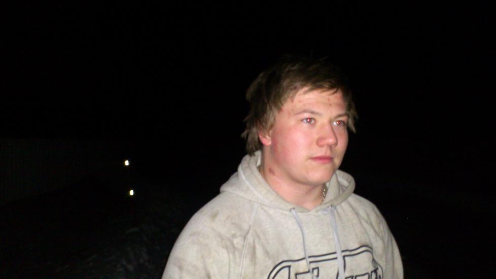 H�RTE BILDRAMET: Daniel Stensby h�rte f�rst en bil i rasende fart f�r han h�rte politibilen som kom like bak i kveld. Bildet er tatt foran veien. Foto: Privat