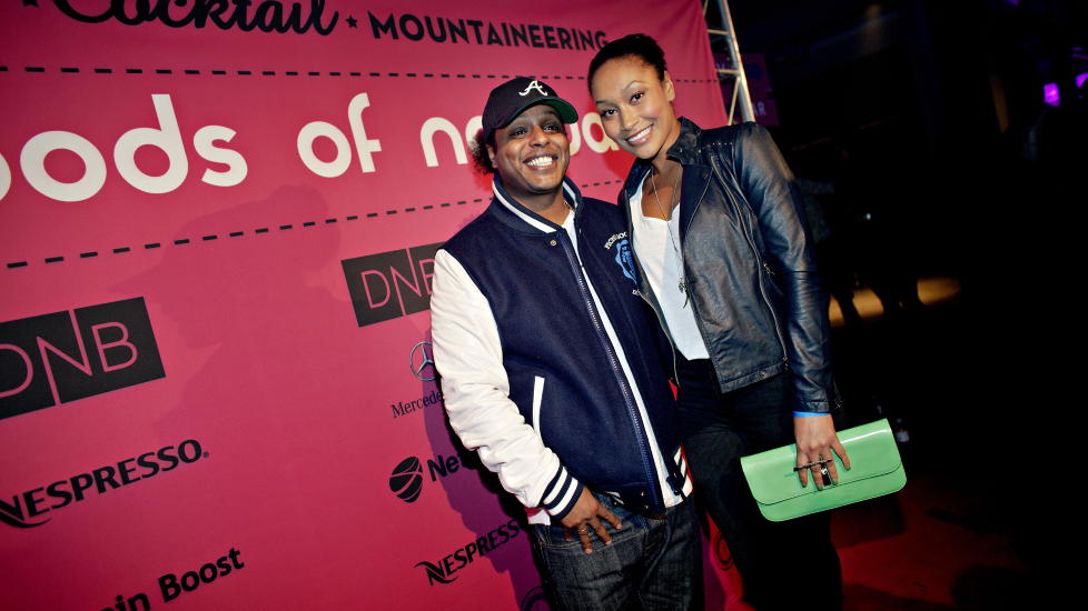 SAMMEN P� MOODS-VISNING: Yosef Wolde-Mariam kom arm i arm med kona Amina p� Moods of Norway-visning fredag.  Foto: Torbj�rn Gr�nning / Dagbladet