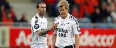 - Han er en �hum�r-h�yare� i garderoben