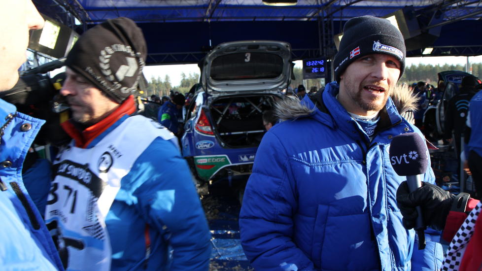 25,5 sekunder: Petter Solberg var optimistisk med tanke p� � hente inn de 1,8 sekundene han startet dagen med bak andreplasserte Mikko Hirvonen &mdash; men etter fem fartspr�ver i dag har avstanden opp til Citro�n-f�reren �kt til 25,5 sekunder.  Foto: Roy Wahlstr�m