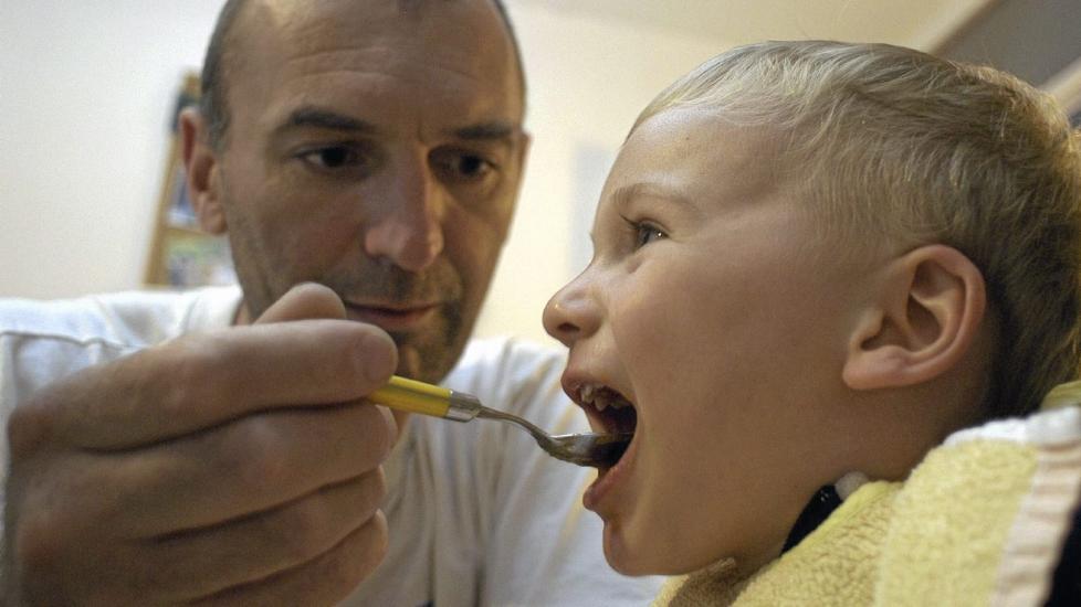 PAPPA P�VIRKER: En ny Australsk studie viser at det er far som har mest innvirkning p� om barnet f�r vektproblemer. Illustrasjonsfoto: www.colourbox.com