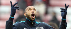 Henry scoret på overtid i sin siste kamp i England