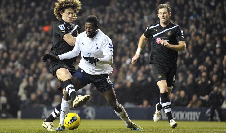 INNBLADNET I ALLE M�LENE: Emmanuel Adebayor med fire assist og �n scoring mot Newcastle. Foto: EPA/ANDY RAIN