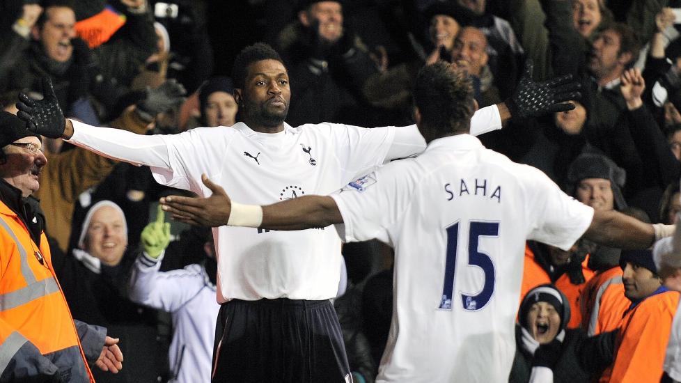 FEIRET: Tottenhams Emmanuel Adebayor og Louis Saha var gode da laget vant 5-0 mot Newcastle. Foto: EPA/ANDY RAIN