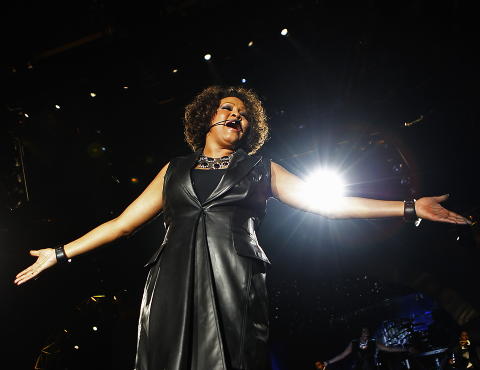 TRIST SORTI: Whitney Houston i Stavanger i juni 2010. Et hjerteskj�rende syn. Halvannet �r etterp� d�de hun. Foto: Erling H�geland