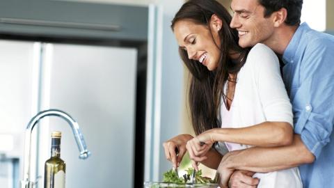 TA GREP: Dersom man vil ha et passe aktivt sexliv i denne perioden, må man benytte seg av de mulighetene som kommer. Foto: Istockphoto.com TA GREP: Dersom man vil ha et passe aktivt sexliv i denne perioden, må man benytte seg av de mulighetene som kommer. Foto: Istockphoto.com