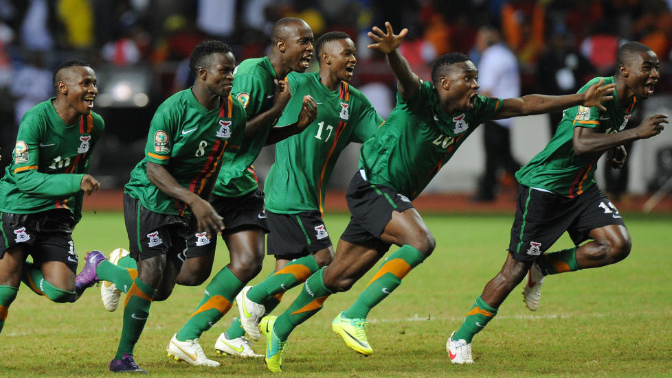 SJOKKSEIER: Zambia tok en overraskende seier i finalen i afrikamesterskapet etter straffekonk. Her er sensasjonen et faktum. Foto: Franck Fife, AFP/Scanpix