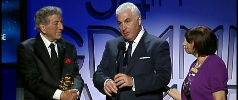Amy Winehouses foreldre tok i mot Grammy-prisen hennes