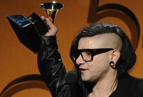 KVELDENS DJ-KONGE: Skrillex vant to dancepriser samt for �rets beste remiks. Foto: Scanpix
