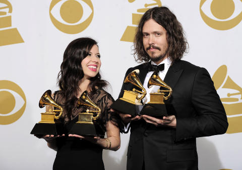JOHNNY DEPP LOOKALIKE: The Civil Wars - John Paul White og Joy Williams - vant b�de for beste folkalbum og beste countryduo/gruppe. Foto: Scanpix