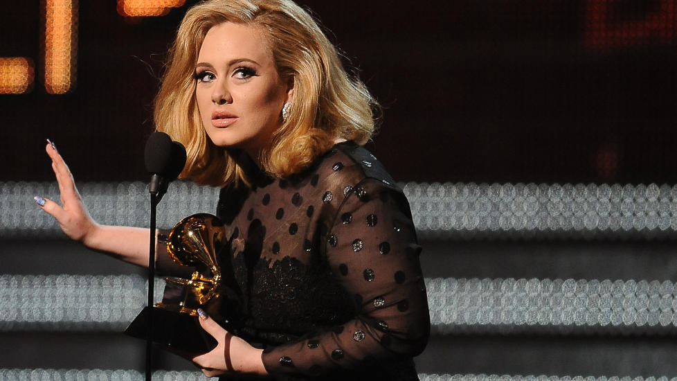 6 x ADELE: Det britiske soulstjerneskuddet imponerte fra scenen i tillegg til � hente hjem sekspriser. Foto: Scanpix