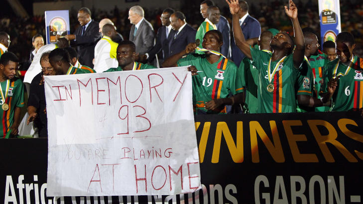 P� HJEMMEBANE: 18 spillere og �tte ledere omkom i flystyrten i nettopp Gabon for snart 20 �r siden.Foto: SCANPIX/AP/Francois Mori