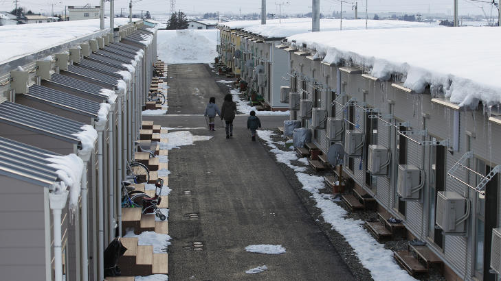 BOR I BRAKKER: Nesten ett �r har g�tt etter det stor jordskjelvet i Japan. Fredeles m� mange bo i slike midlertidige brakker. Foto: Kim Kyung-Hoon/Reuters/Scanpix
