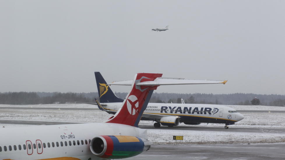  F�RSTE N�DALARM SIDEN 2009:  DAT (Danish Air Transport) - flyet i forgrunnen - trafikkerer  Moss Lufthavn Rygge. I dag ble det satt i gang full n�dalarm etter at et DAT-fly mellom Bergen og Rygge fikk problemer. Arkivfoto: Morten Holm, Scanpix.