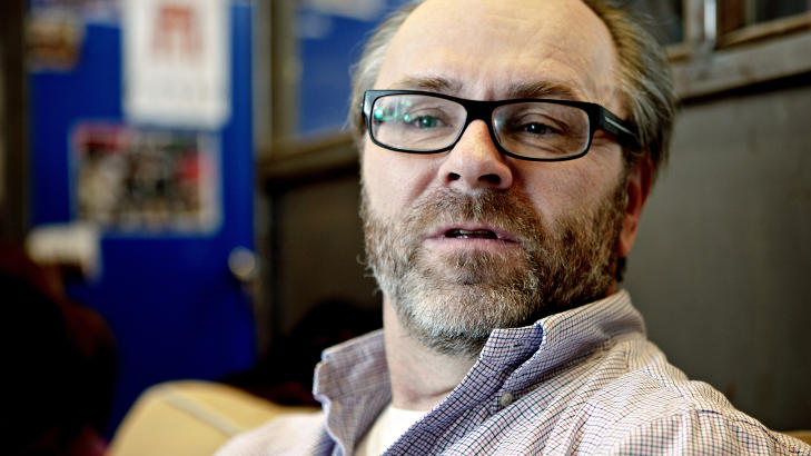 UT MOT SNOBBENE: Arne Berggren har lite til overs for at unge skuespillere heller vil g� arbeidsledige enn � jobbe for �Hotel C�sar�. Det har han h�p om snu. Foto: Foto: Lars Eivind Bones / Dagbladet